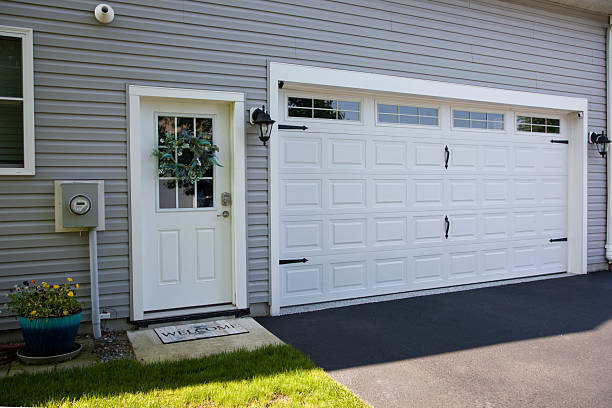 24/7 Emergency Garage Door Panel Replacement experts in Maywood, IL
